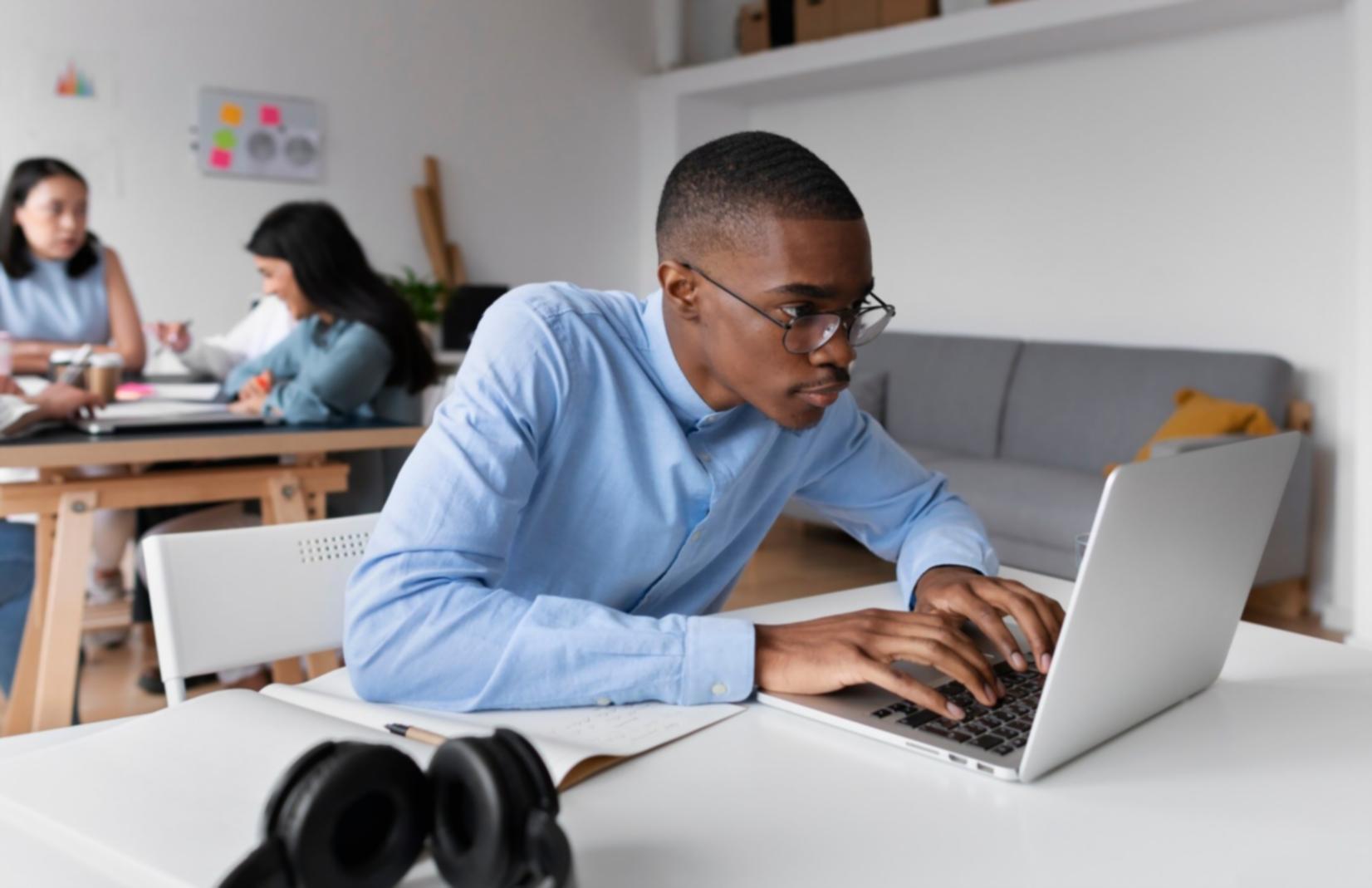Professional learning environment with financial analysis tools and methodologies